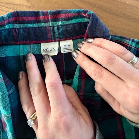 Roxy women’s blue plaid button down size Large - Picture 3 of 5
